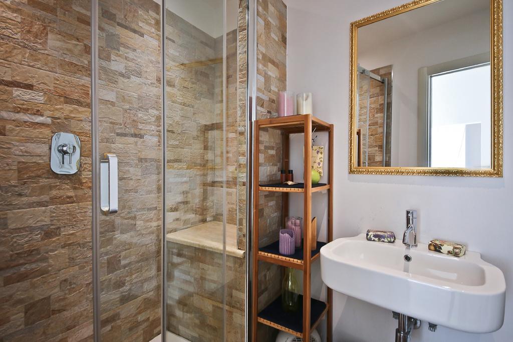 Pandolfini Street Apartment