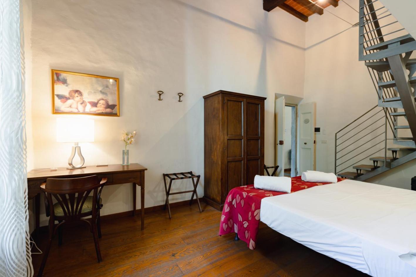 Apartment Piazza Dei Ciompi With Private Garden Florence