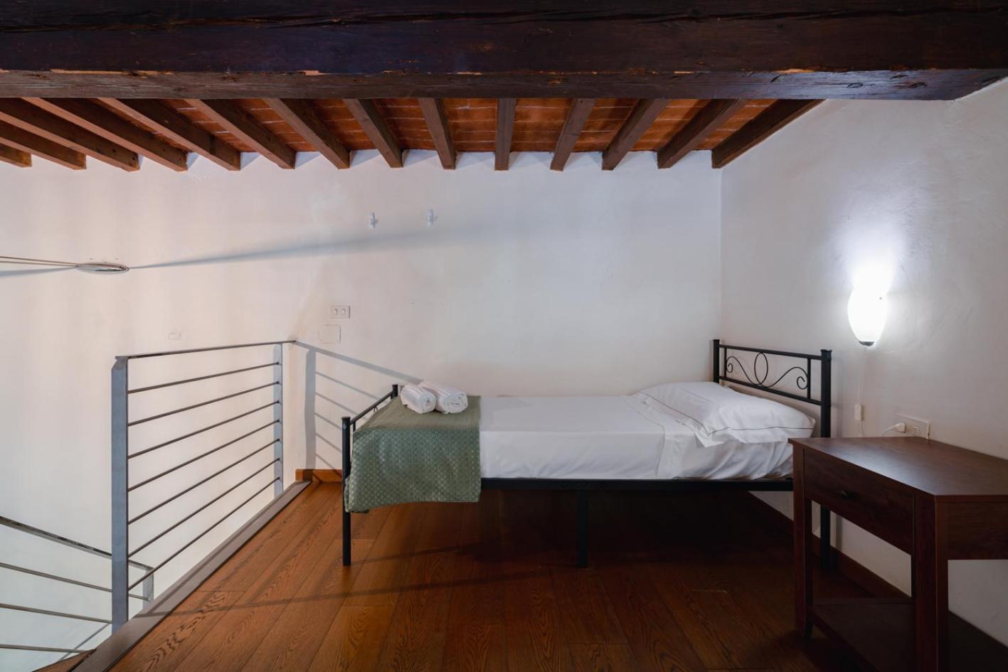Apartment Piazza Dei Ciompi With Private Garden
