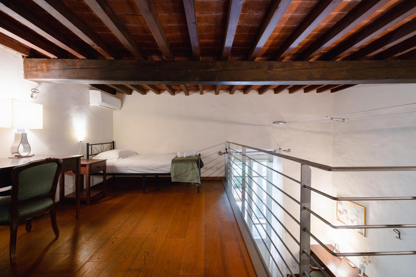 Piazza Dei Ciompi With Private Garden Apartment