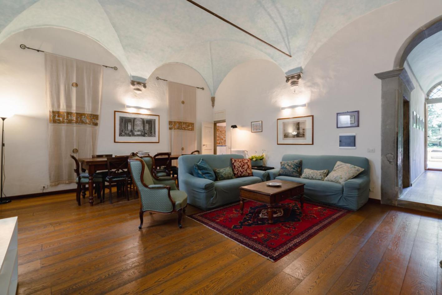 Apartment Piazza Dei Ciompi With Private Garden Florence