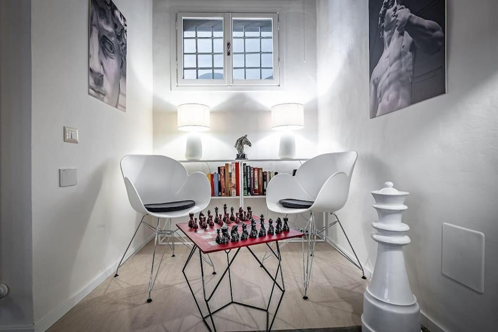 The Checkmate's House In Apartment *