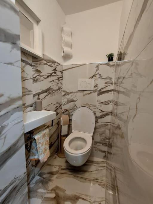 Flat In Centro Storico La Casa Di Luna Apartment