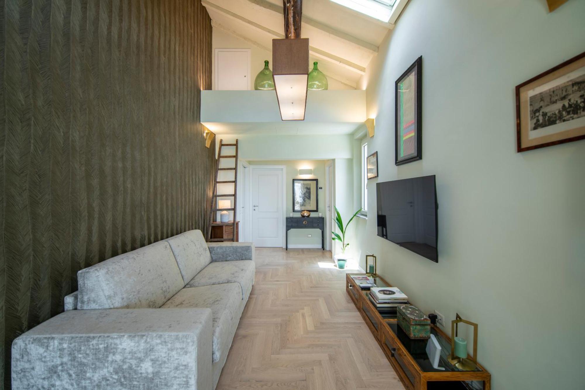Penthouse With Terrace Over Appartement Florence