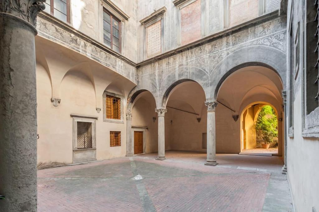 Paladima In Santa Croce Florence