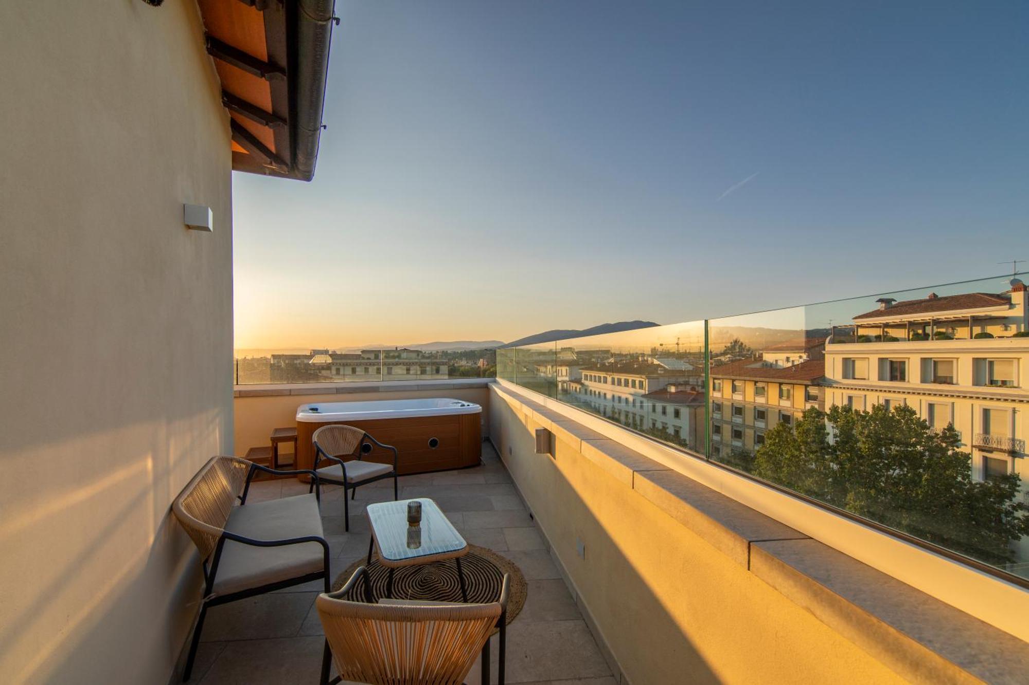 Penthouse With Terrace Over Appartement Florence