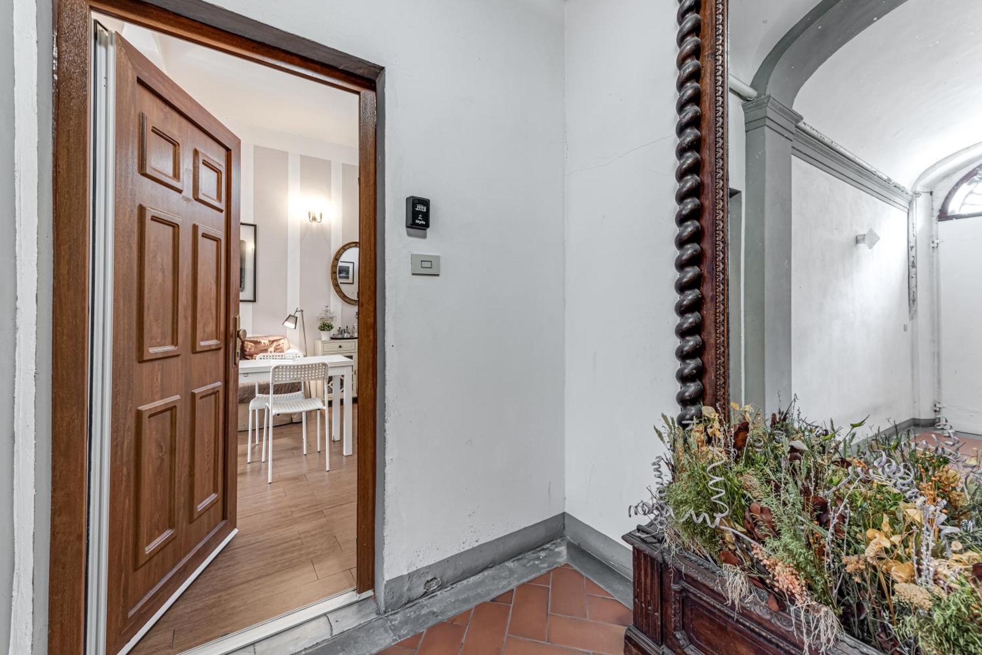 Cathedral Studio, San Lorenzo * Florence