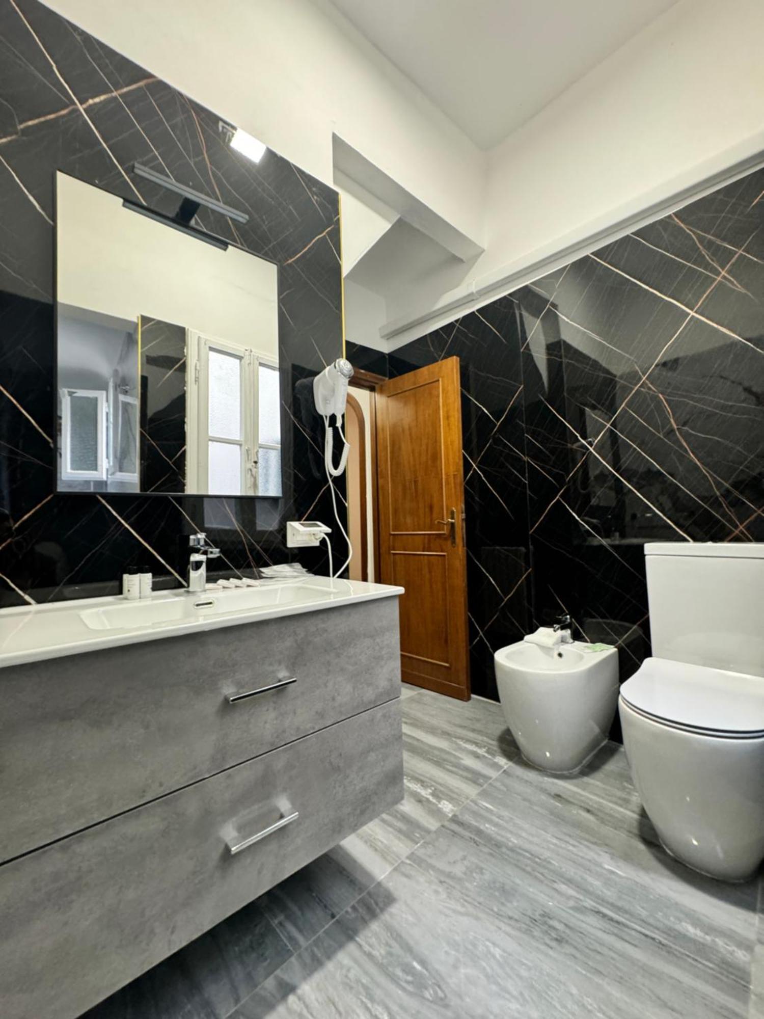La Finestra Su San Lorenzo Inn Florence