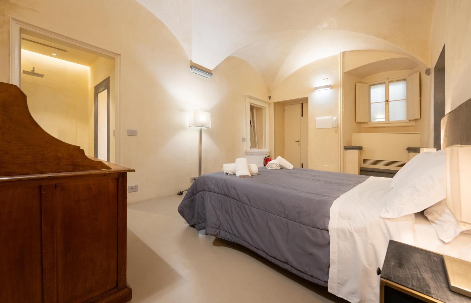 Keys Of Italy - Benci 20 Fresco - Frescoes One Bedroom Santa Croce Apartment Florence