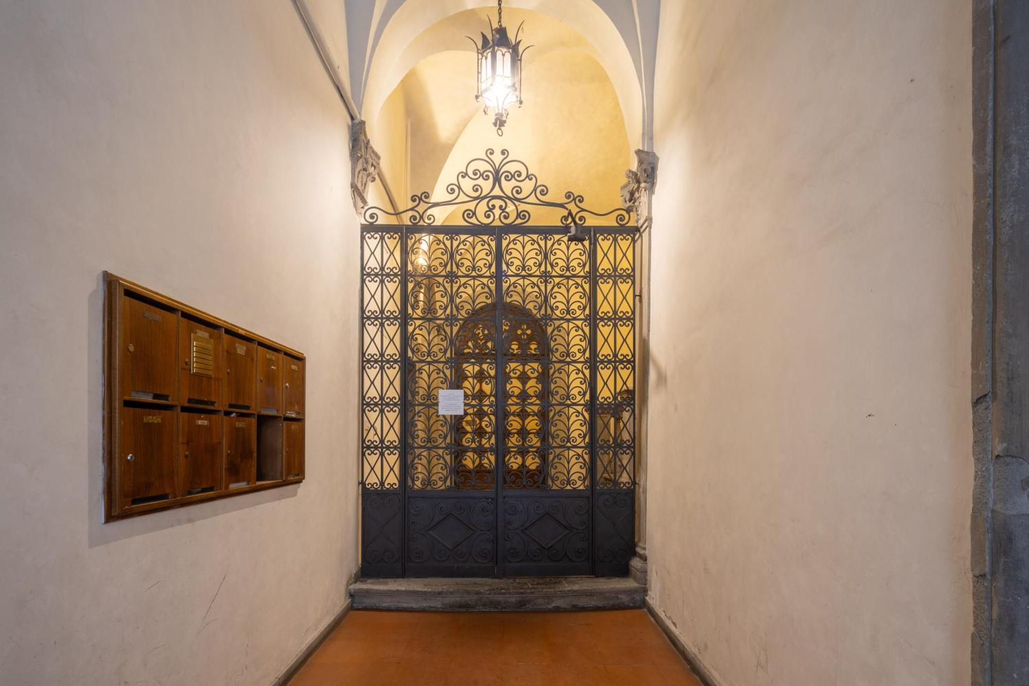 Apartment Santo Spirito Dimora Storica - 5 Minuti Ponte Vecchio - Centro