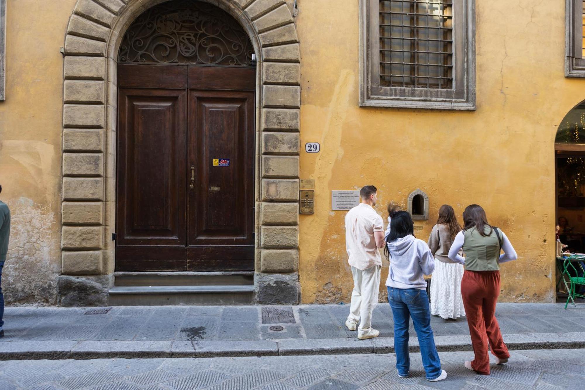 Apartment Santo Spirito Dimora Storica - 5 Minuti Ponte Vecchio - Centro Florence