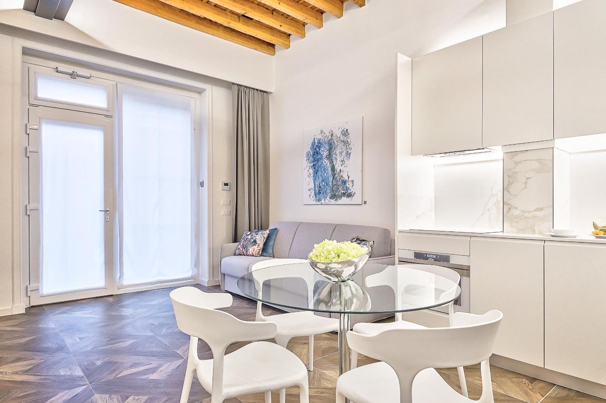 Apartment Modern Art In Florence