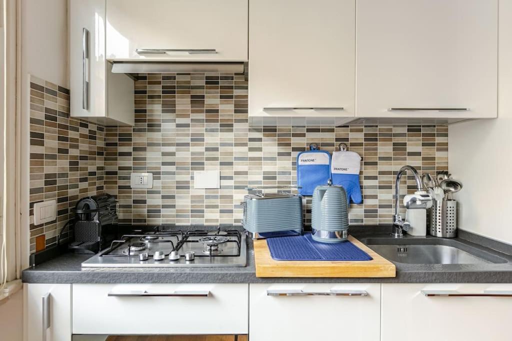 Bright & Cozy, Easy To Reach In Apartment *