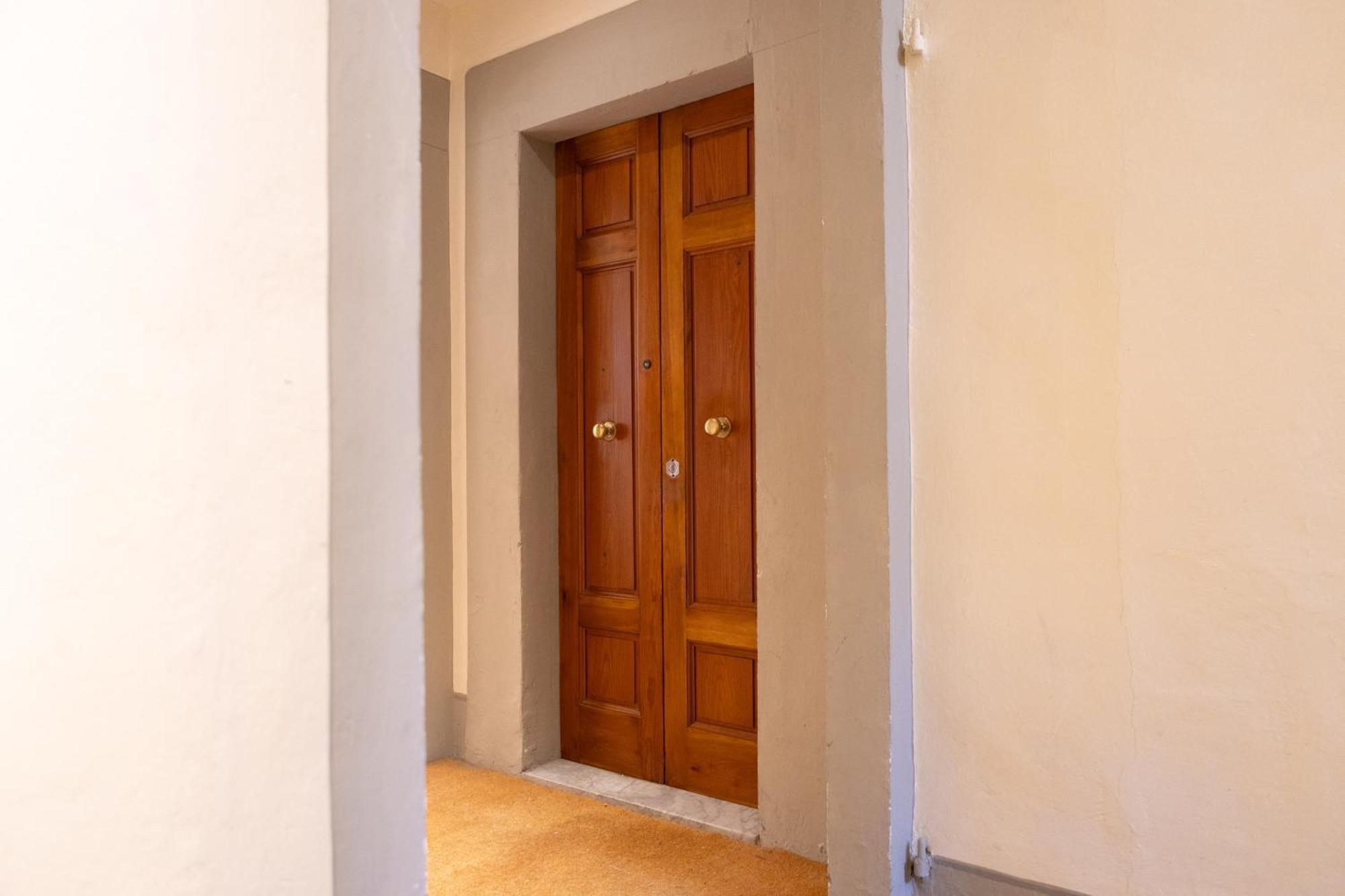 Apartment Ricasoli Frescoes