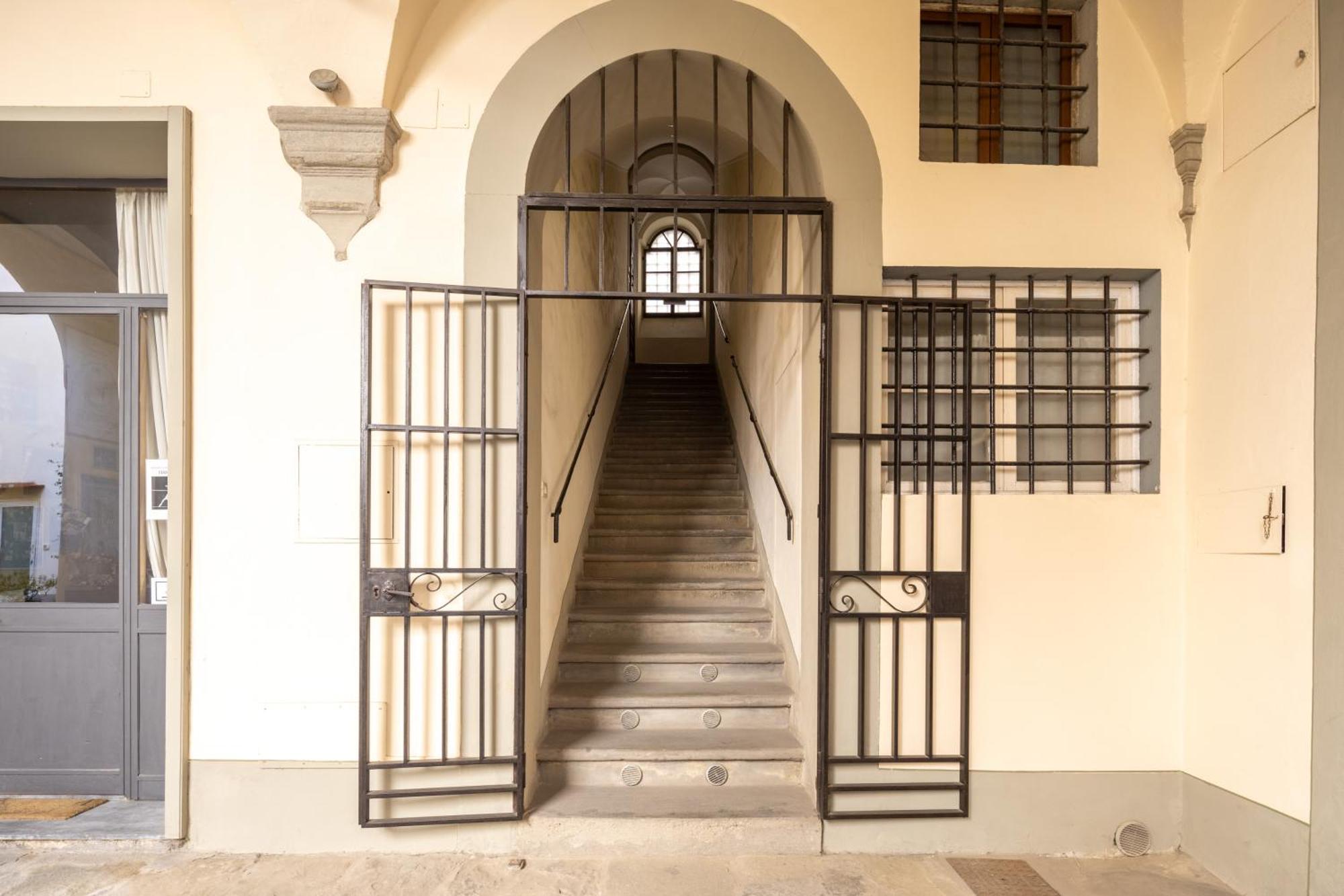 Apartment Ricasoli Frescoes