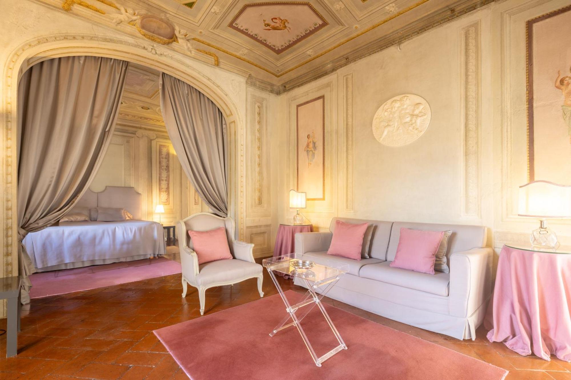 Ricasoli Frescoes Apartment
