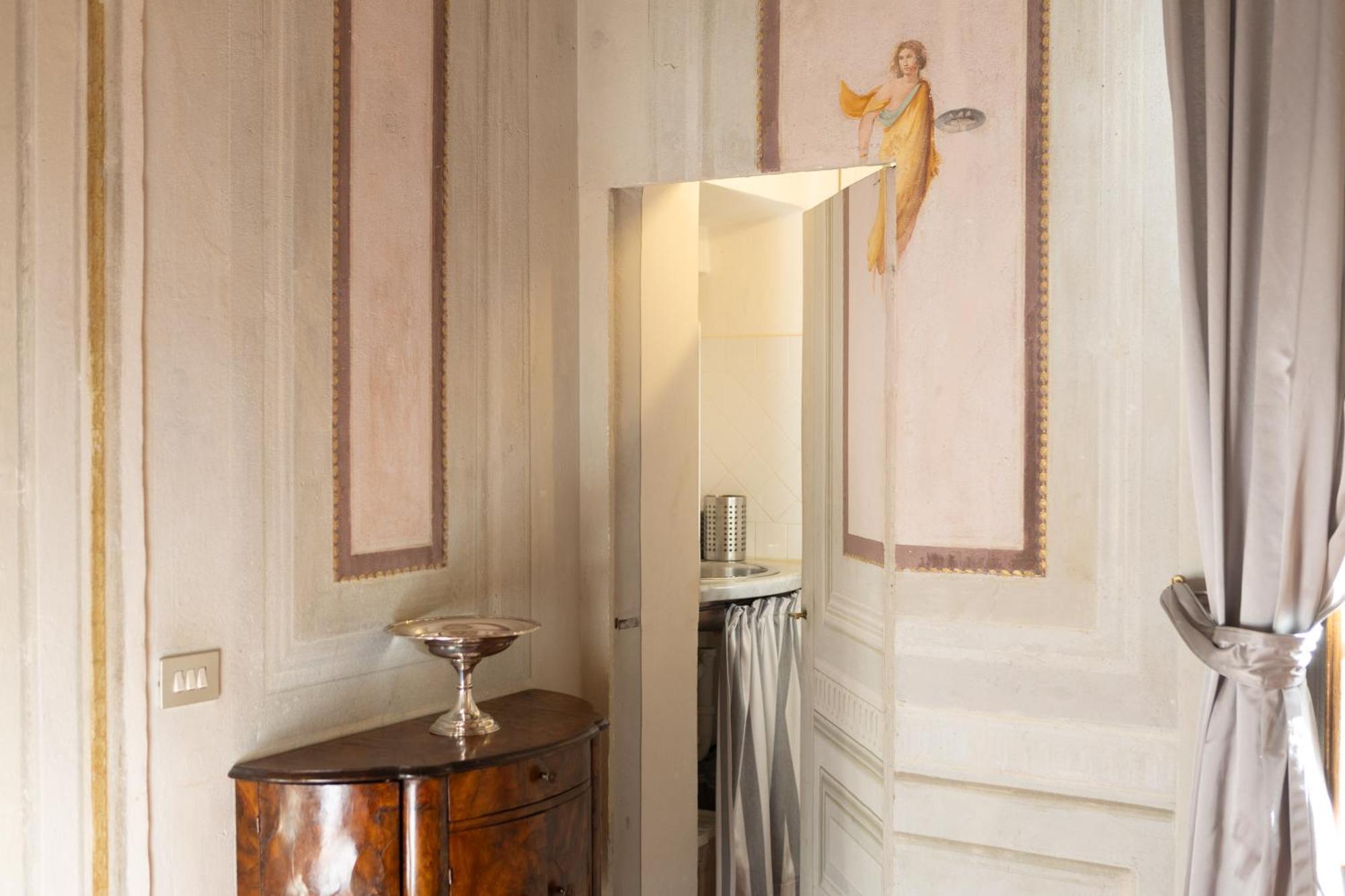 Ricasoli Frescoes Apartment *