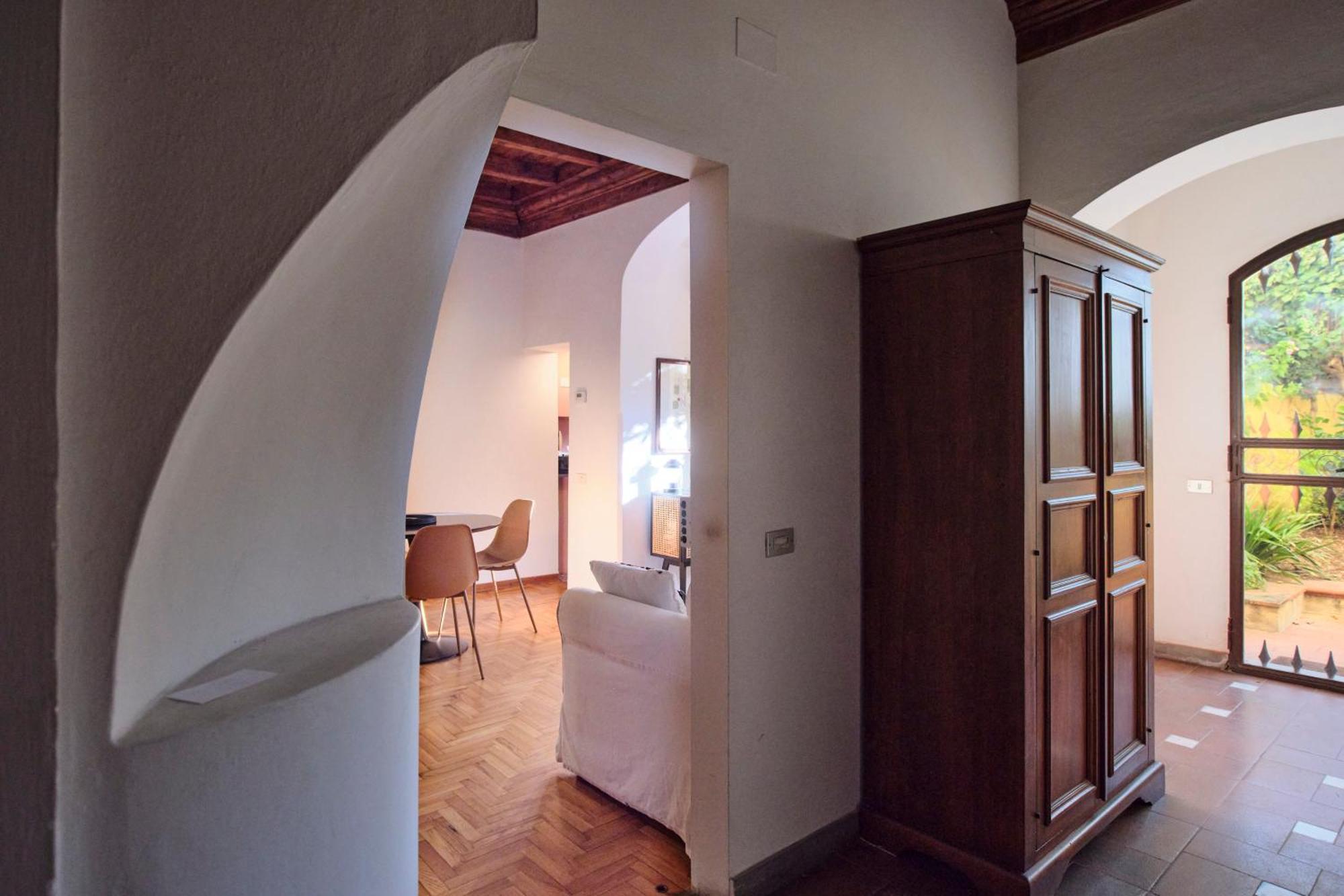 Enchanting With Patio, Lungarno Appartement Florence