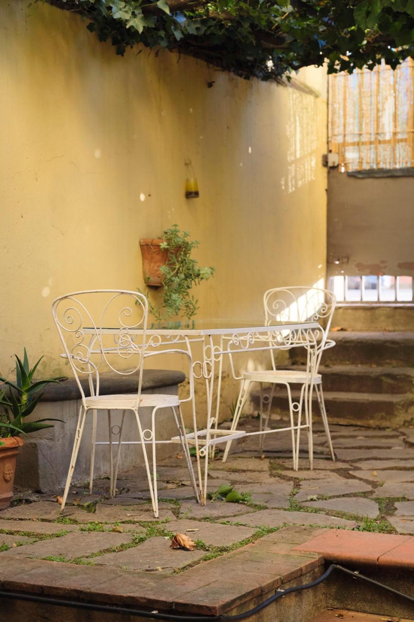 Appartement Enchanting With Patio, Lungarno Florence