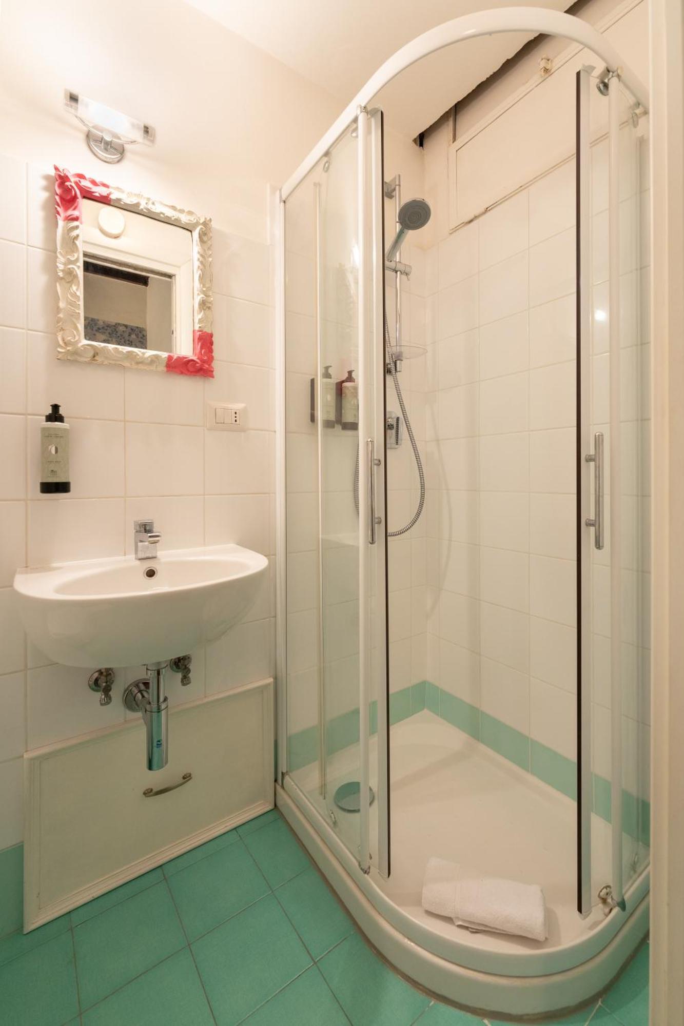 Via Benedetta, 13 - Charming - Florentine Gem Steps From Station - Prime Spot! Apartment Florence