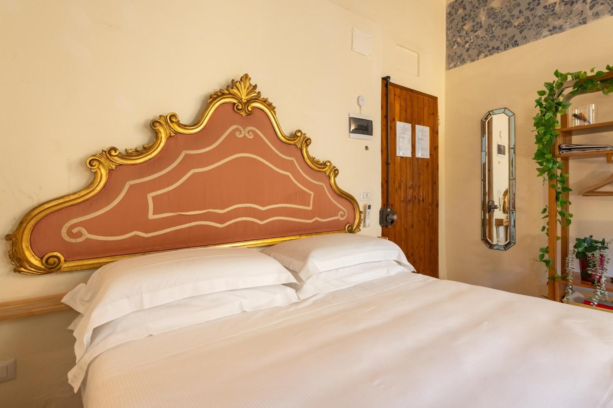 Apartment Via Benedetta, 13 - Charming - Florentine Gem Steps From Station - Prime Spot! Florence