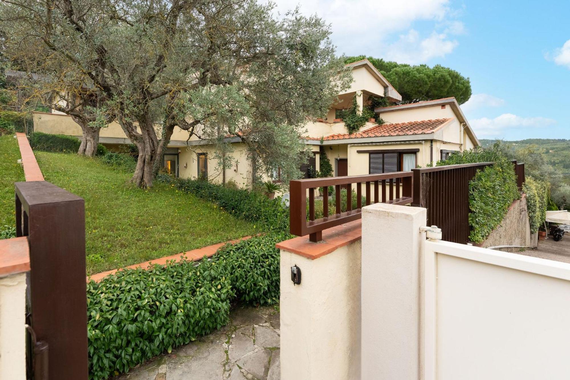 Apartment Via Bolognese, 238 - Emma - Il Tuo Soggiorno Immerso Nel Verde Florence