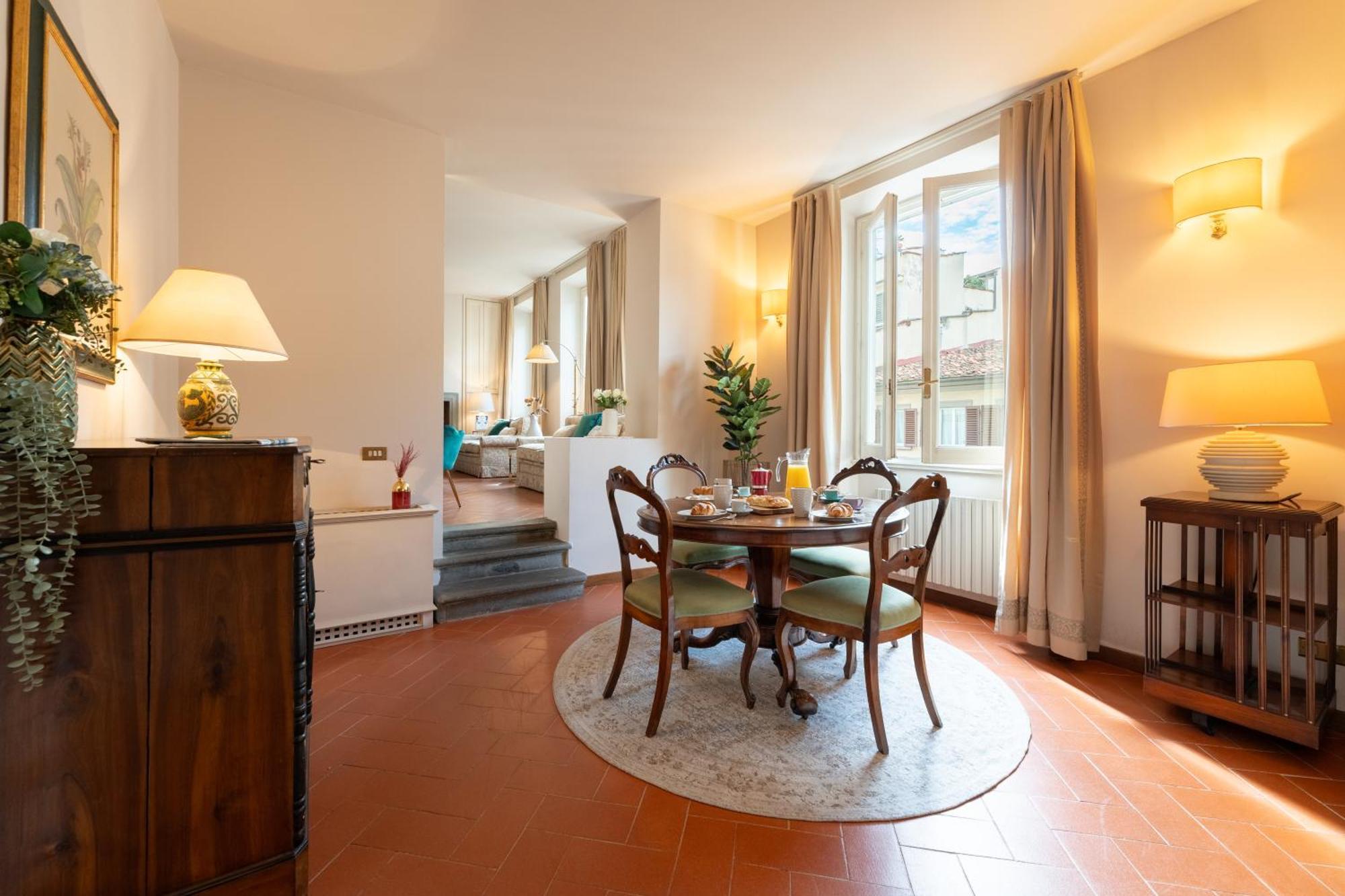 Via Panzani 16, 3th Floor - Antonella - Elegant & Spacious, 3-bedroom In Historic Center Florence
