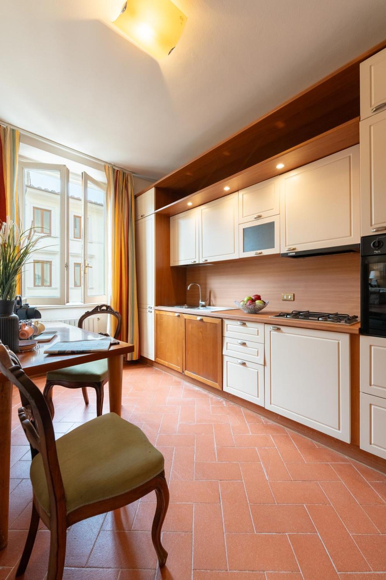 Via Panzani 16, 3th Floor - Antonella - Elegant & Spacious, 3-bedroom In Historic Center Apartment Florence