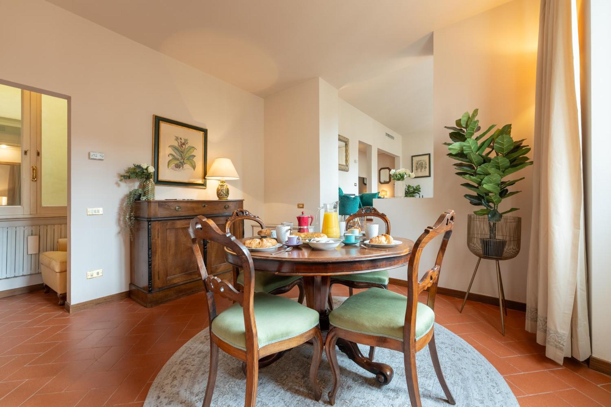 Apartment Via Panzani 16, 3th Floor - Antonella - Elegant & Spacious, 3-bedroom In Historic Center Florence