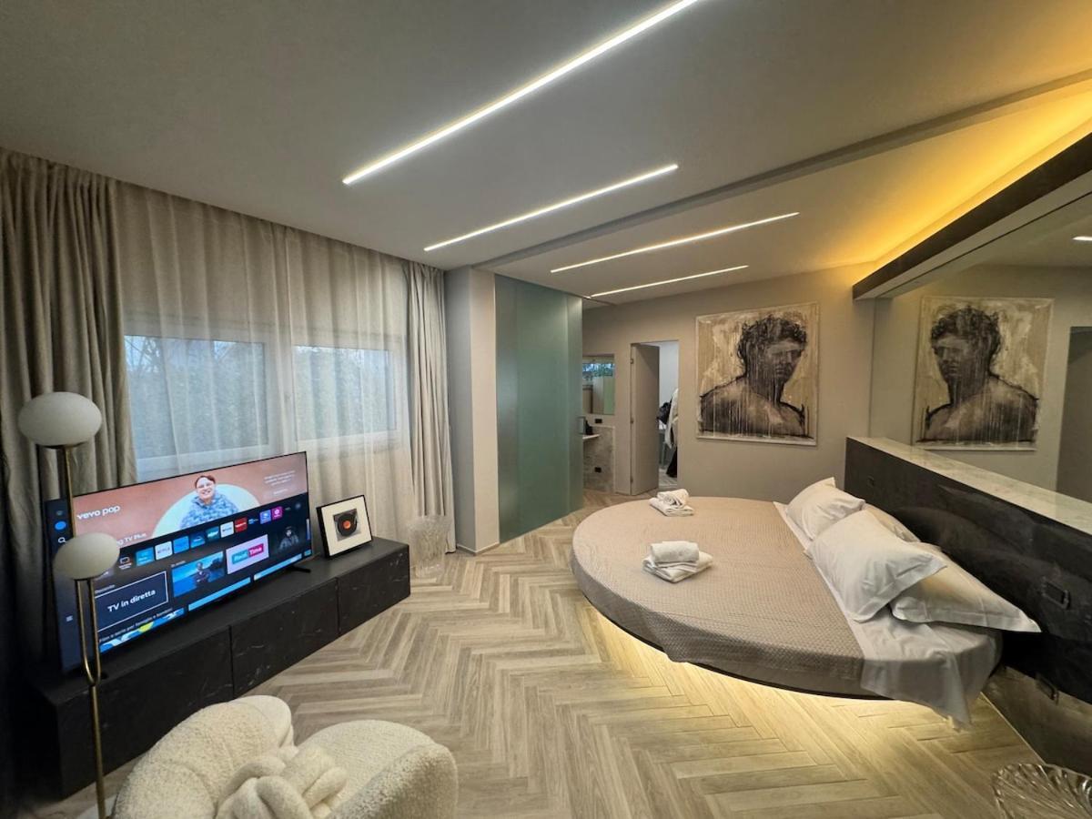 Ercole With Jacuzzi Pool