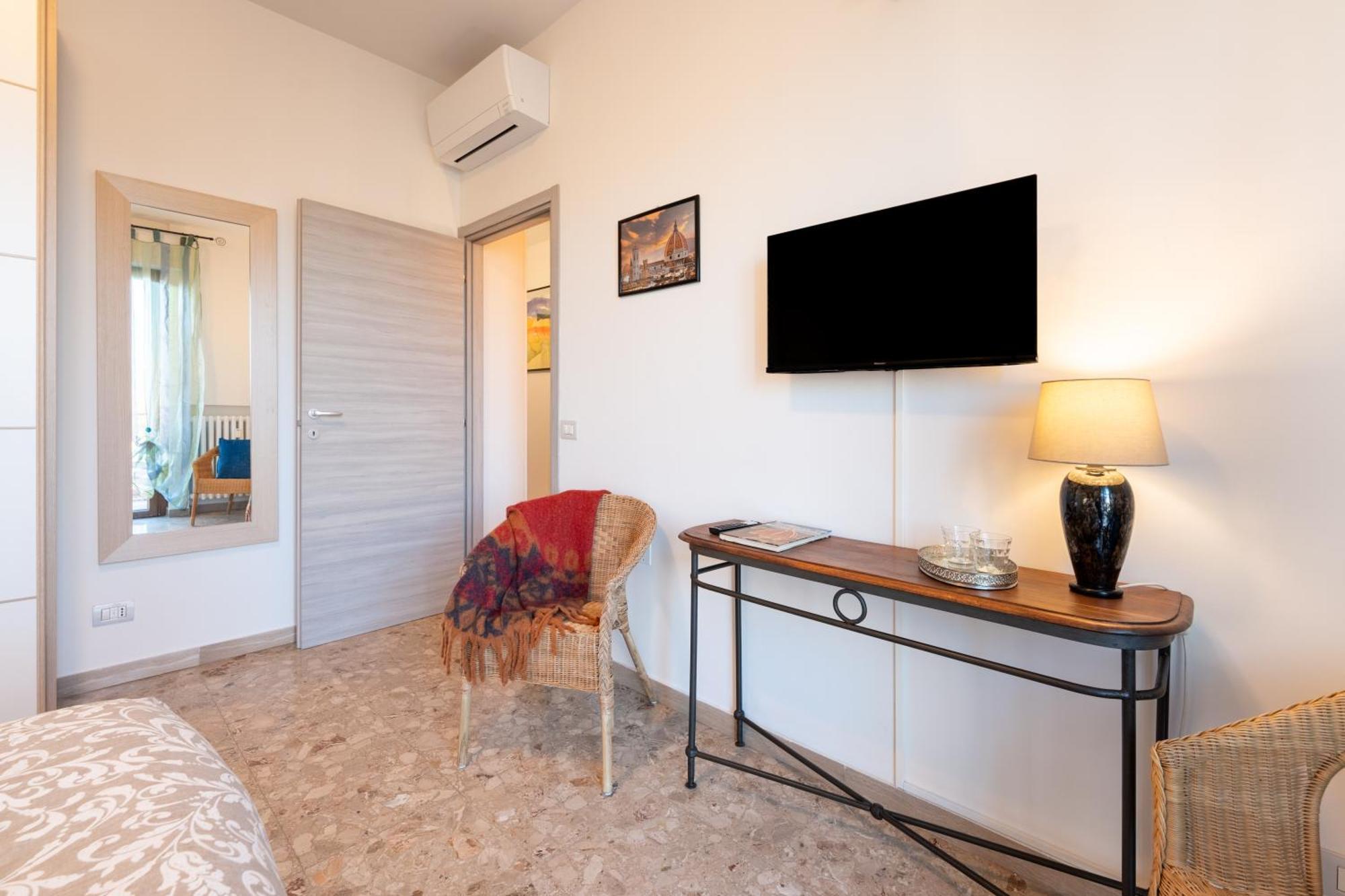 Keys Of Italy - Orsini 70 - 1 Bedroom With River View Apartment