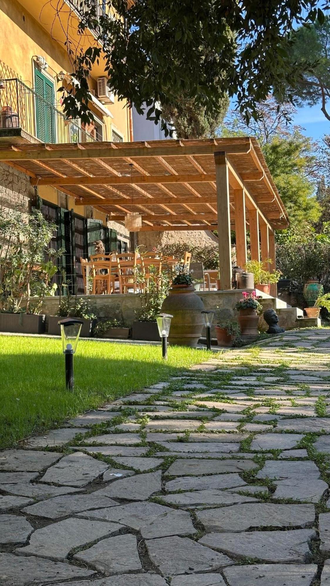Holiday home Casa Stibbert Garden Retreat