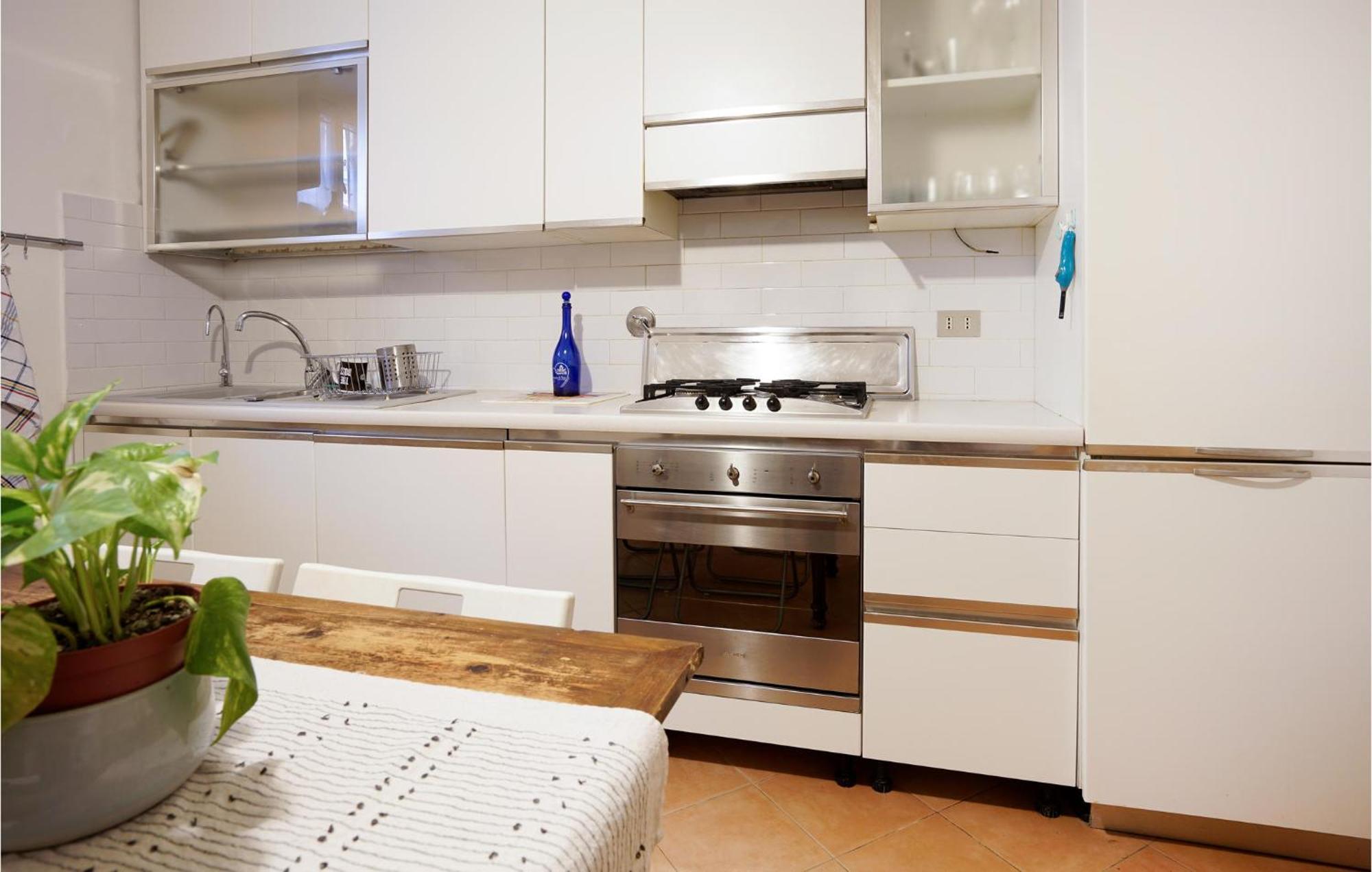 1 Bedroom Stunning In Appartement Florence