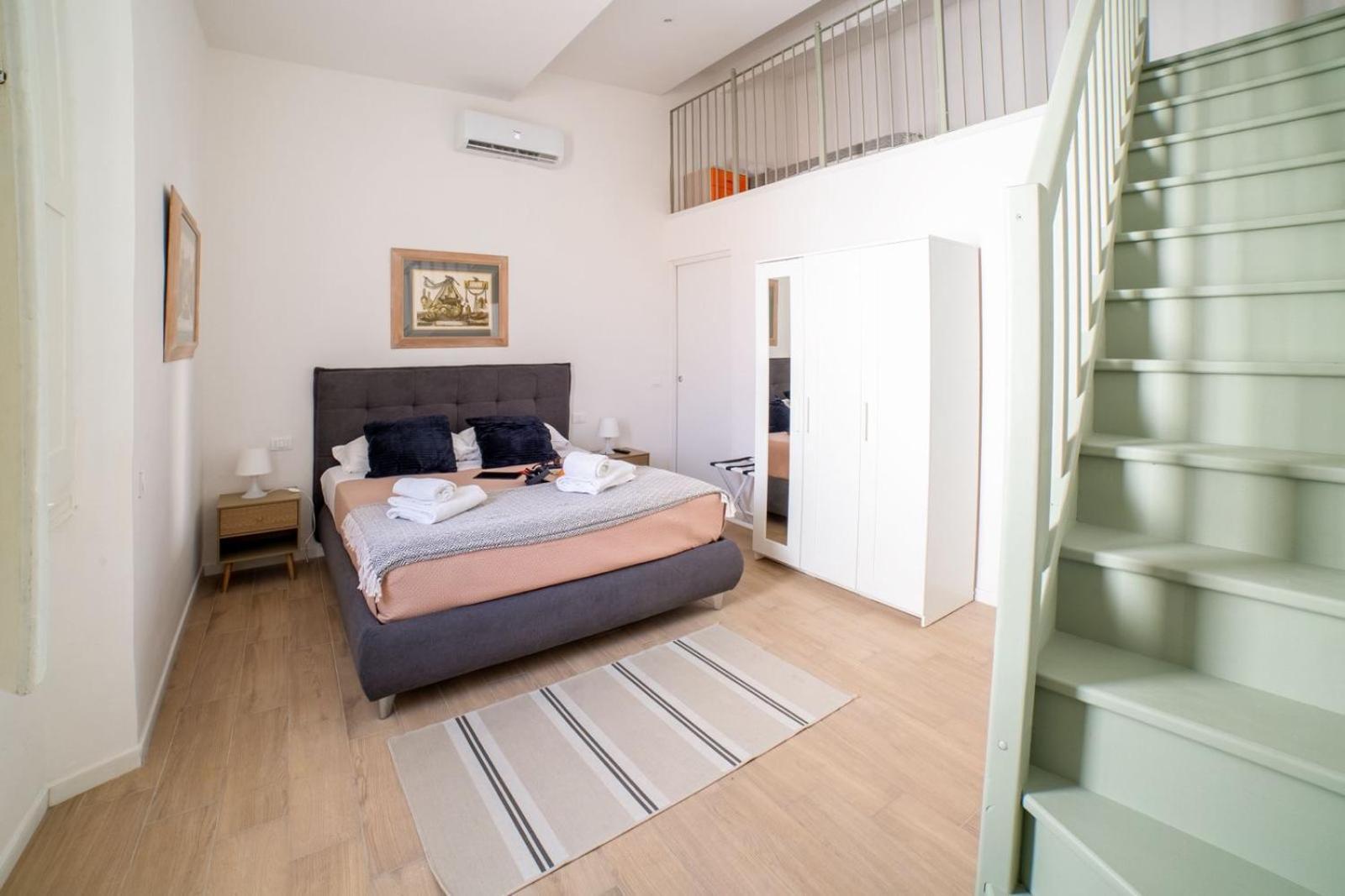 Centro Storico-5 Minuti Dalla Stazione Apartment