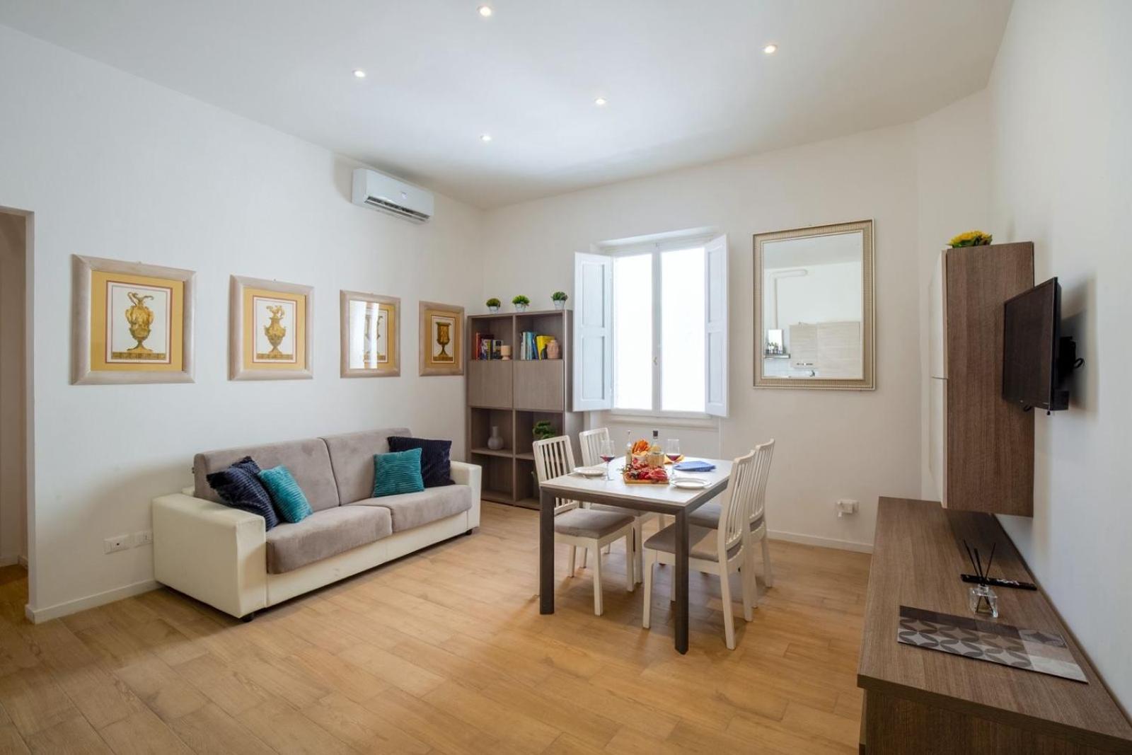 Centro Storico-5 Minuti Dalla Stazione Apartment