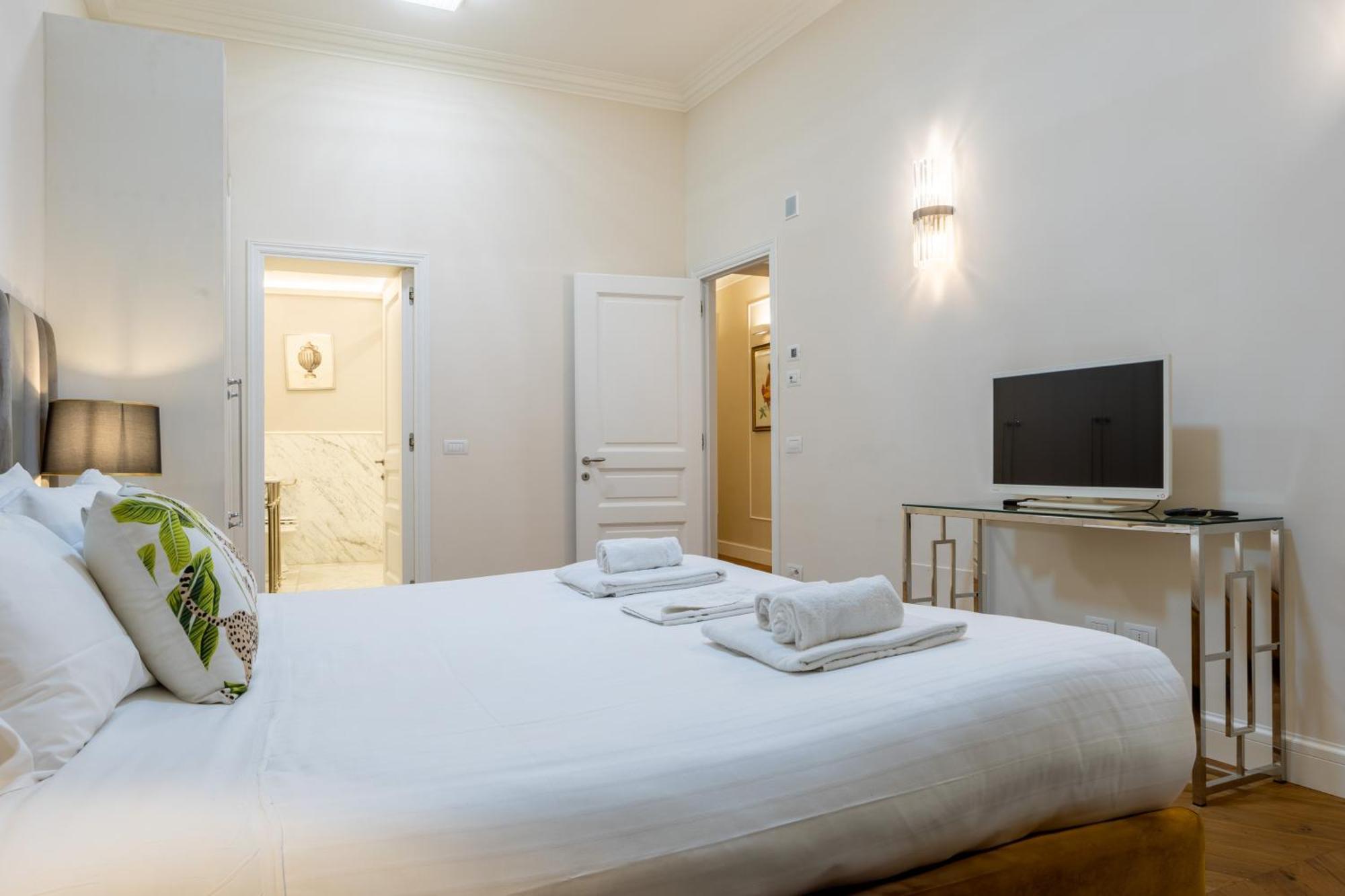 Calzaiuoli Private House Silver