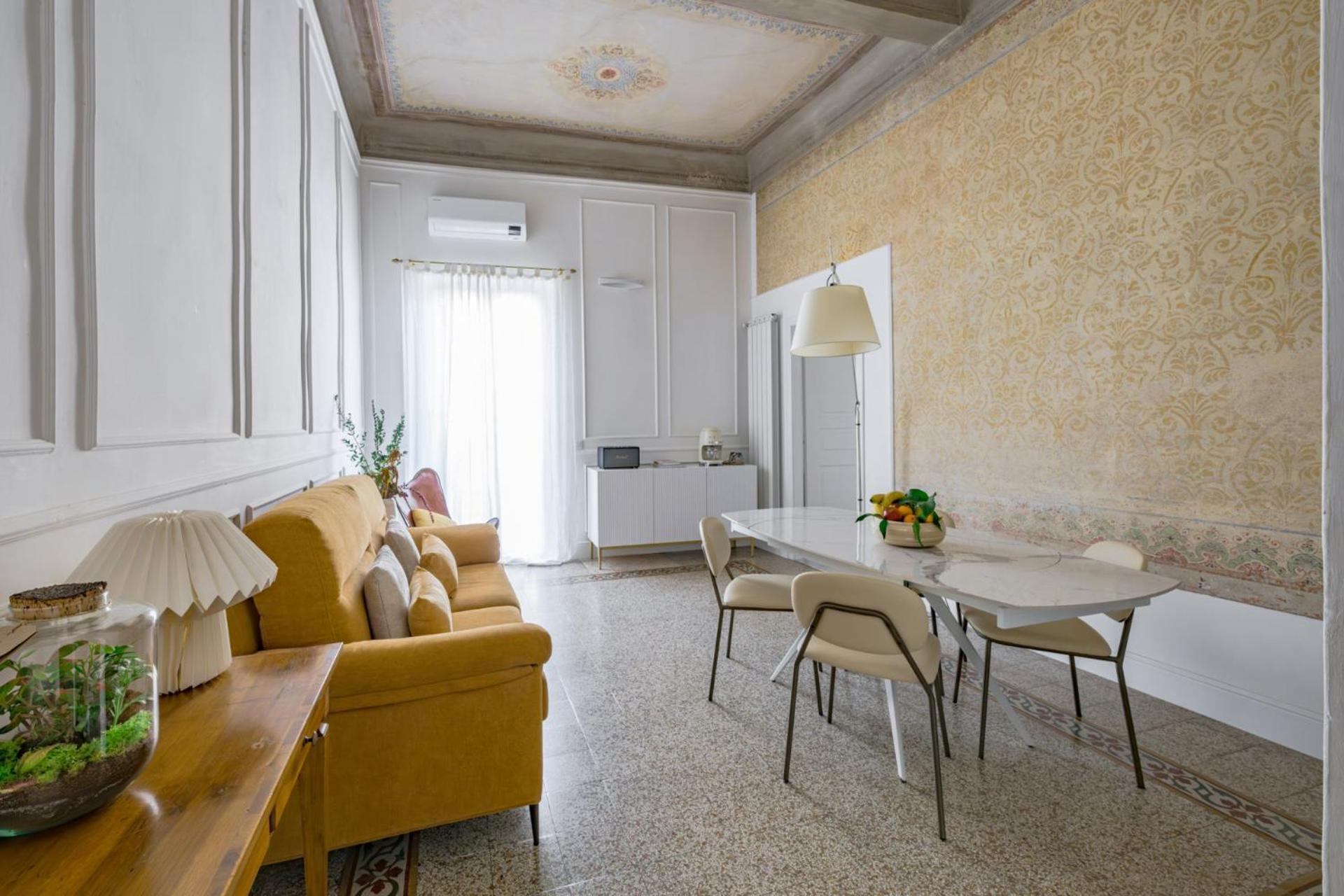 - Frescoes Elegance Apartment *