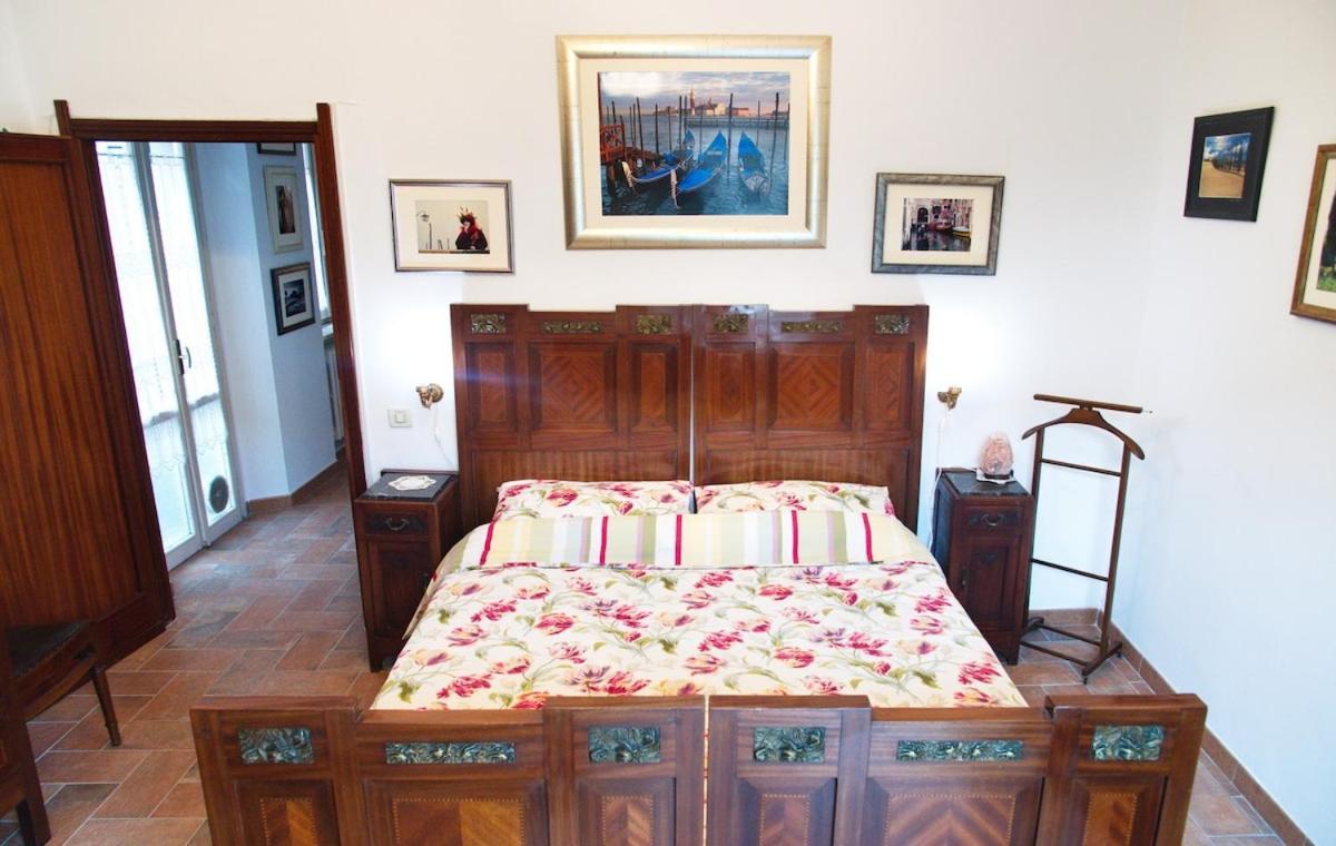Elegant 300m From Old Town Center Apartment