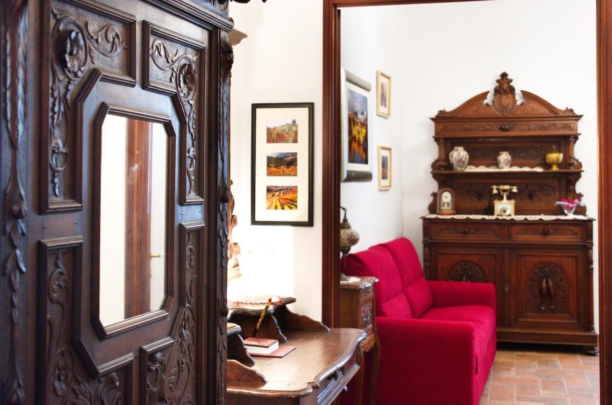 Elegant 300m From Old Town Center Apartment