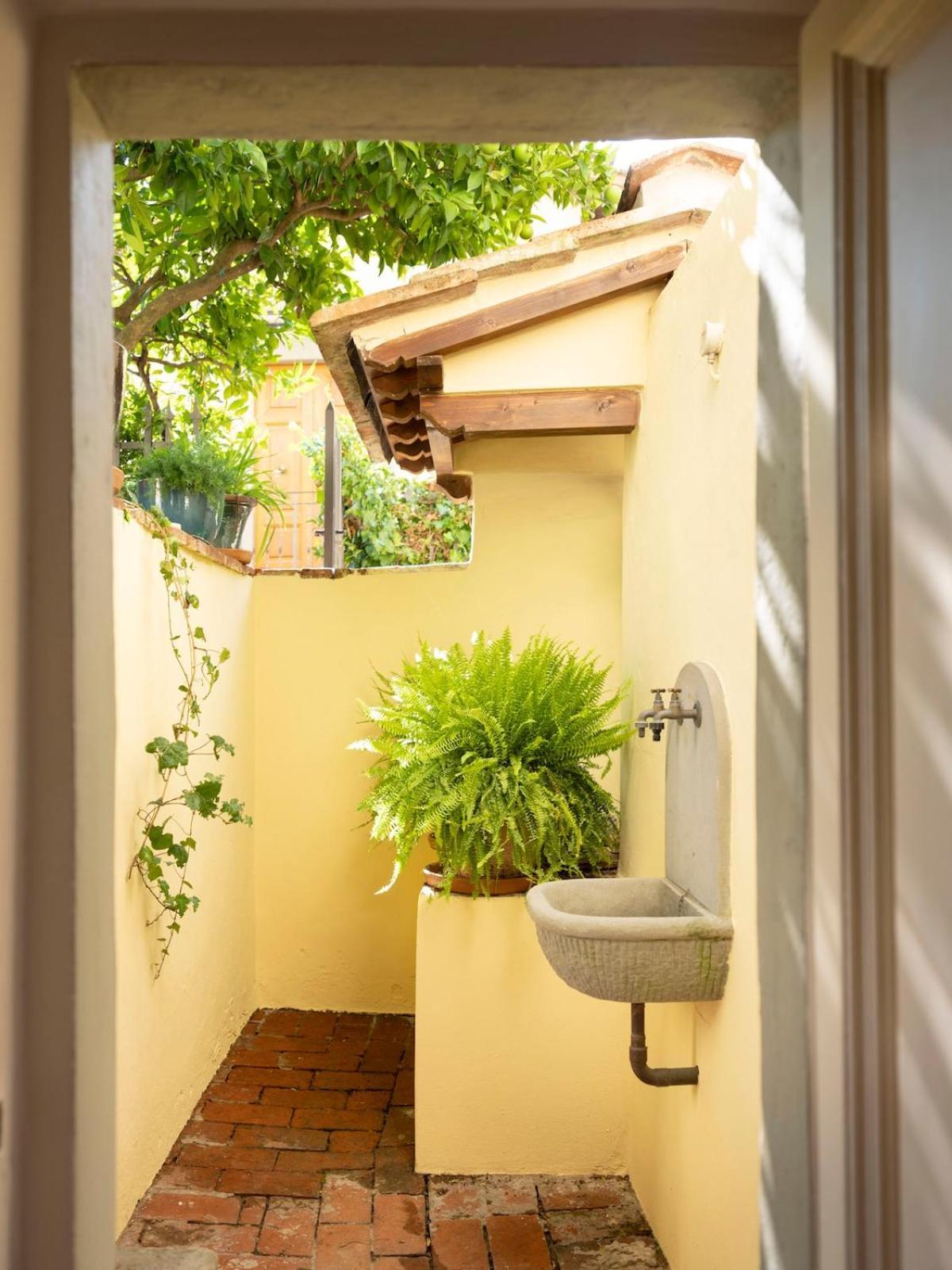 Villino Gemma, Elegant Living With A Tuscan Touch *