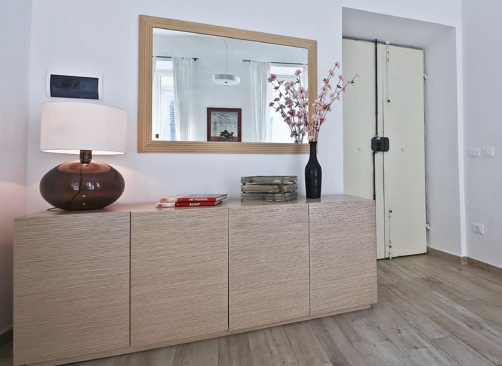 Pandolfini Street Apartment Florence