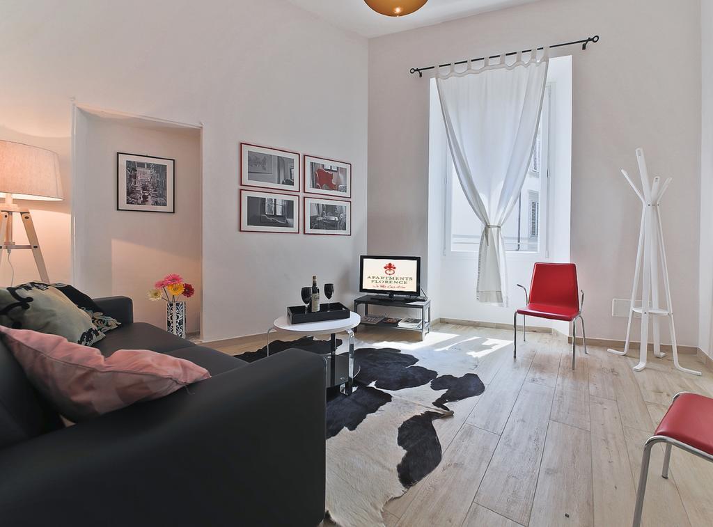 Pandolfini Street Apartment Florence