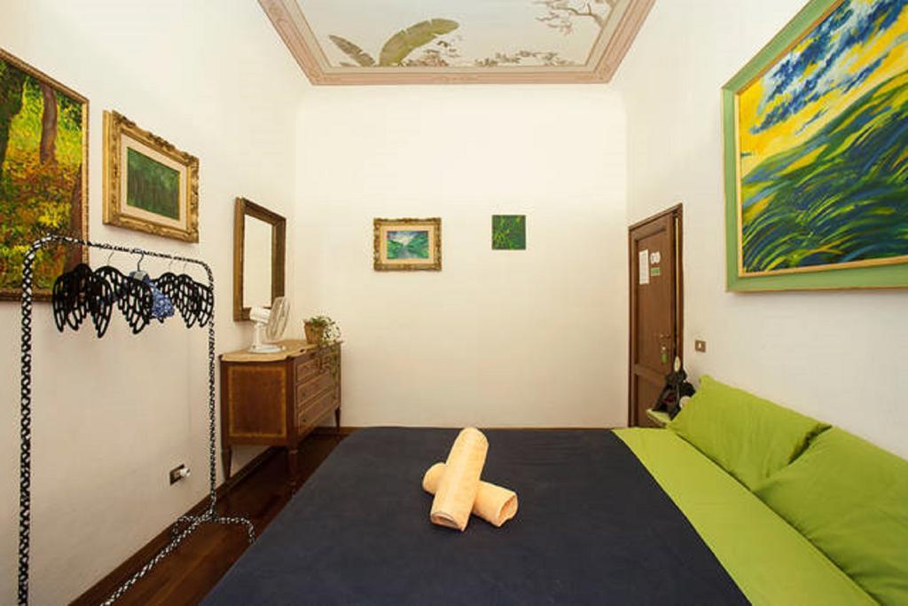 Bed & Breakfast Strange Uncle Florence
