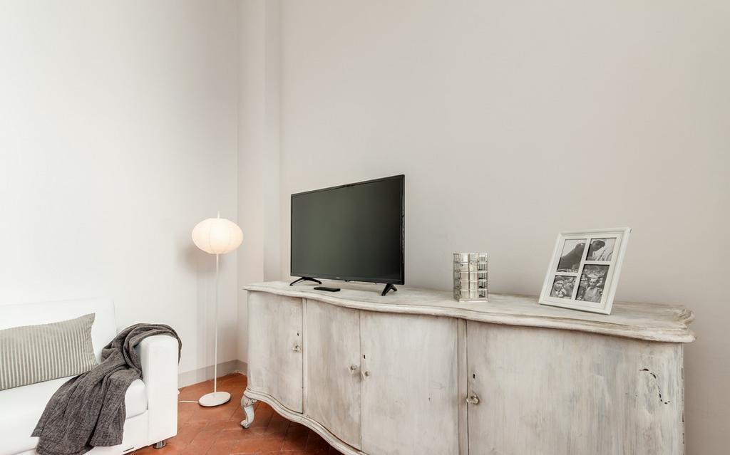 - Alfani White * Florence