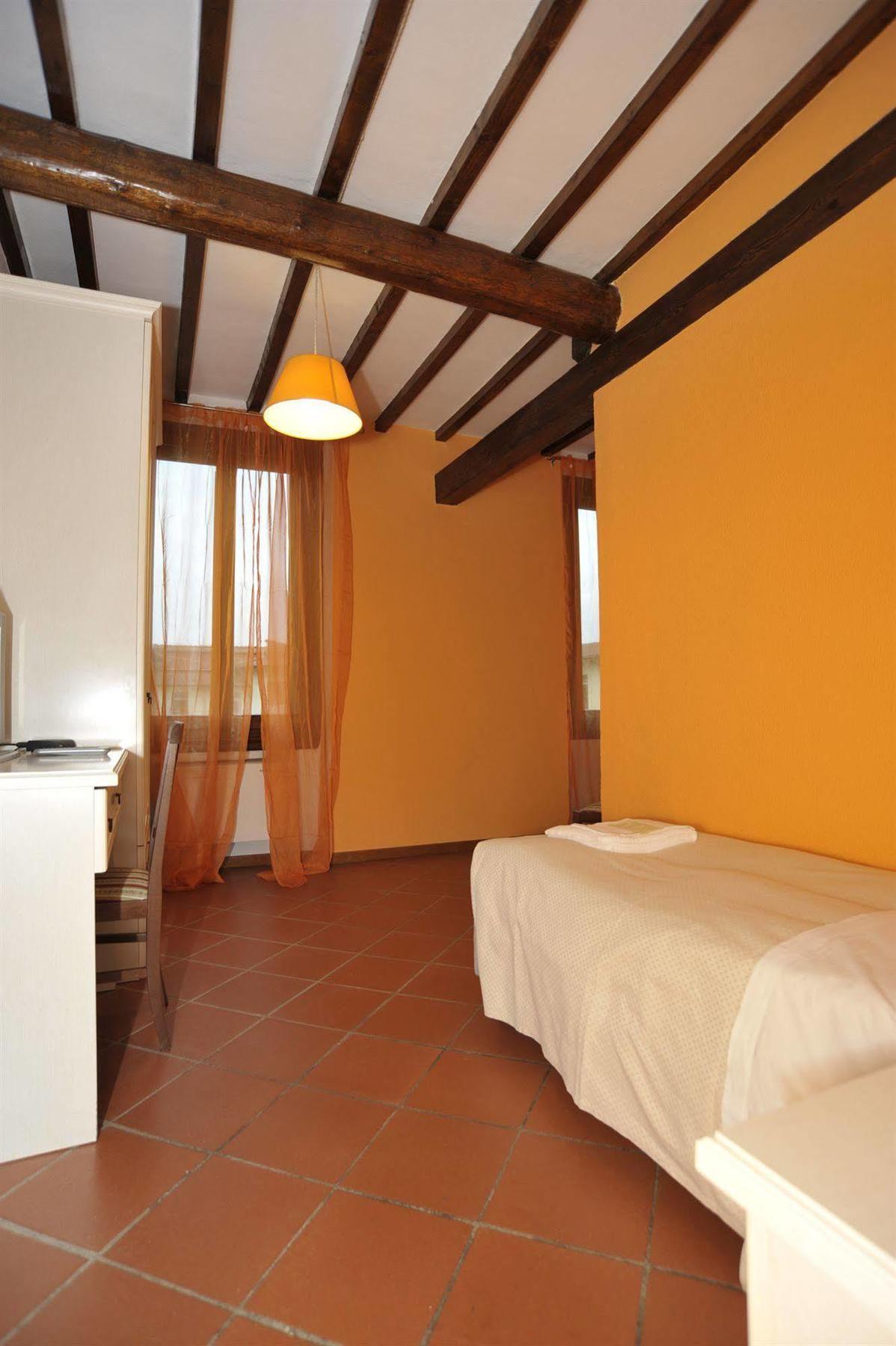 Laura - Hotel Florence