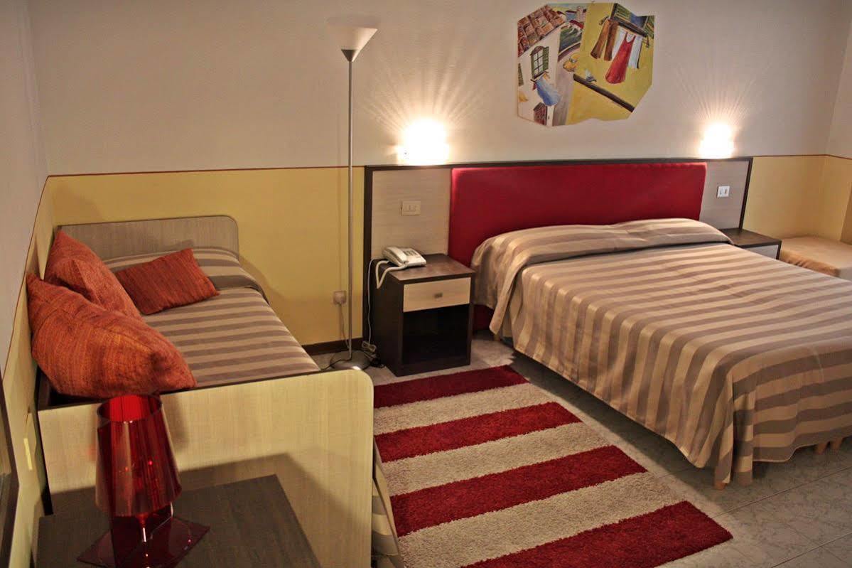 Hotel Magenta 3*