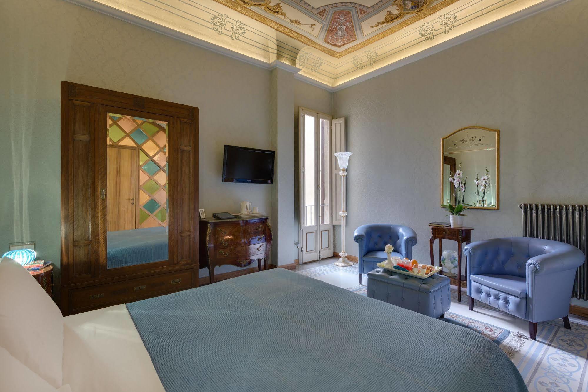 Cavour 10 2*
