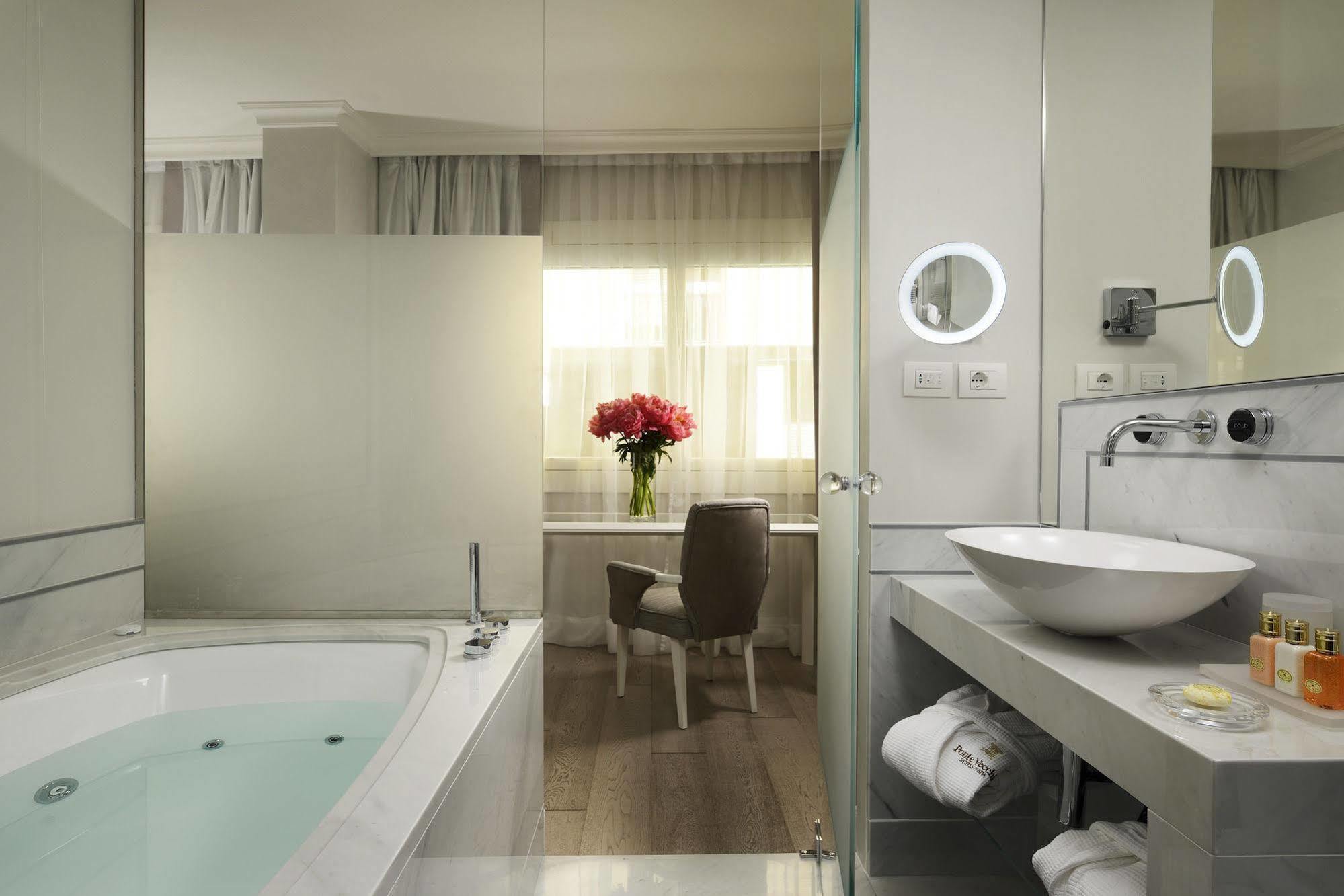 Ponte Vecchio & Hotel 4*