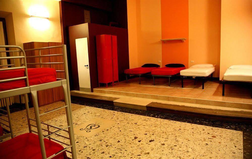 7 Santi Auberge de jeunesse *