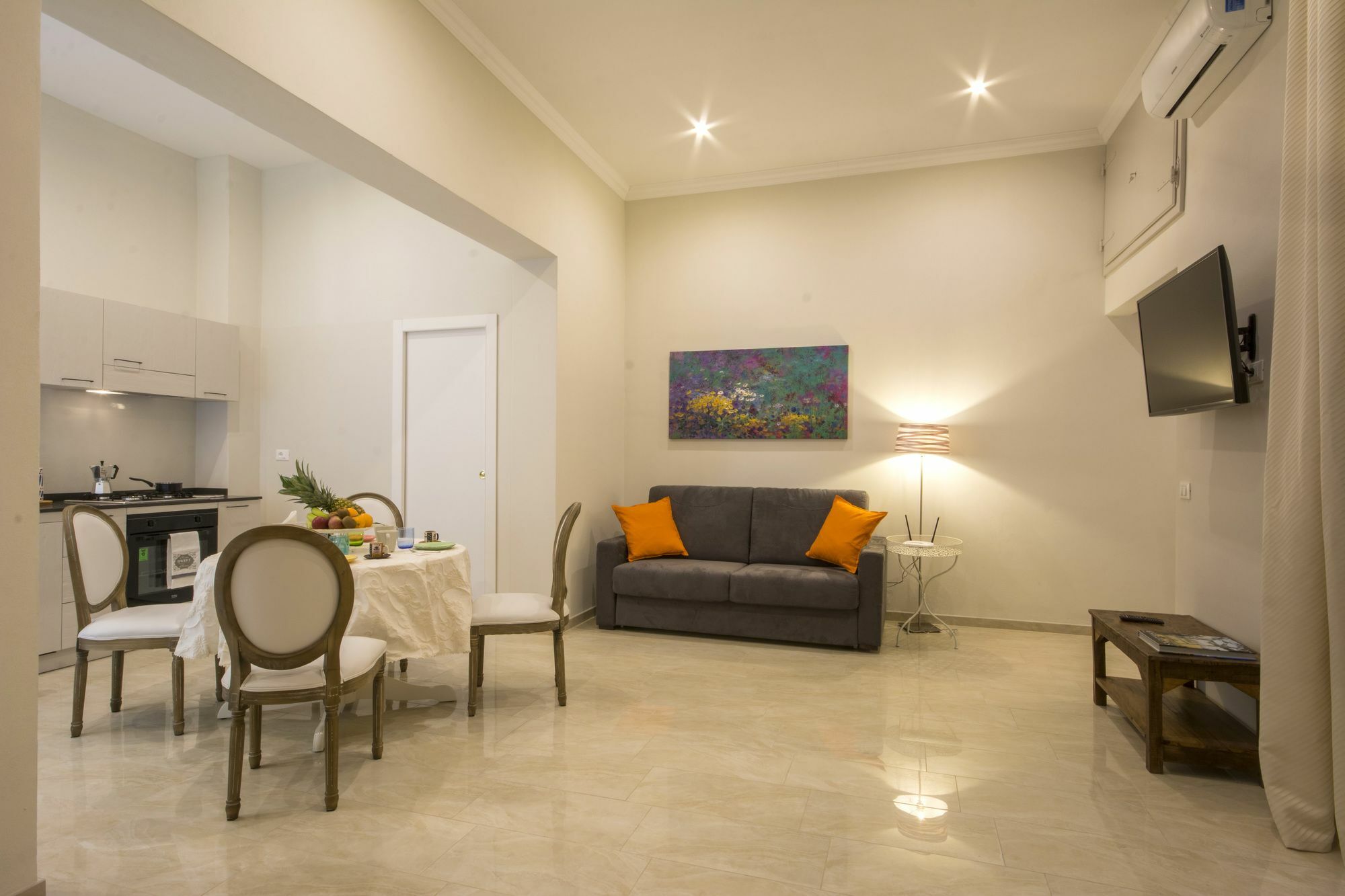 Iris Apartment